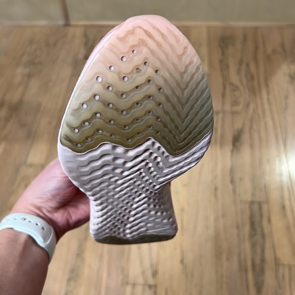 Nike Epic React Flyknits. Size 8. Pink - Picture 6 of 8